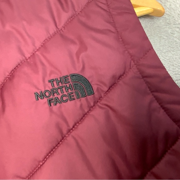 The North Face Women’s Tamburello 2 Vest. Deep Garnet Color. Women's’s Small. - Picture 3 of 8